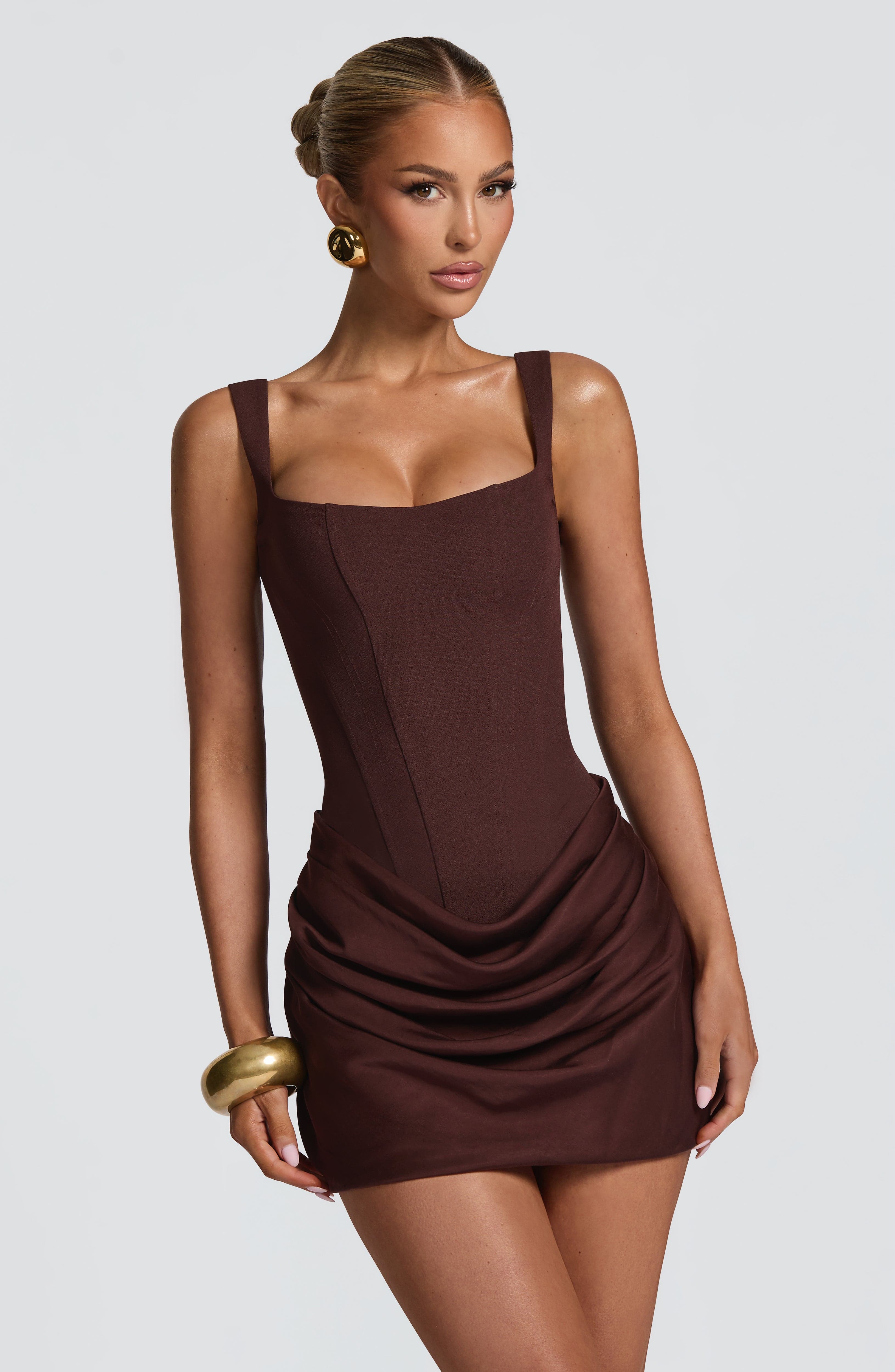 Vestido Amalia corto drapeado con espalda semiabierta